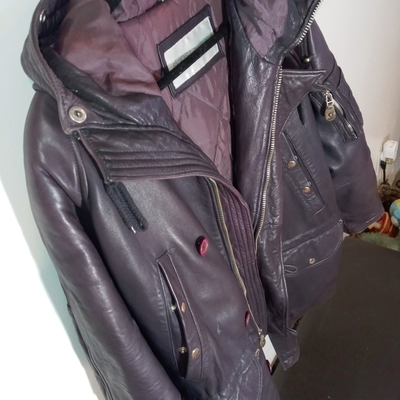 Leather jacket - Picture 2 of 16